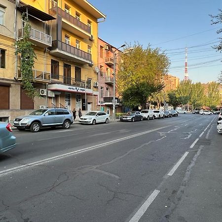 Tumanyan Street 3 Bedroom Deluxe Apartment With Large Balcony Tm662 Yerevan Luaran gambar