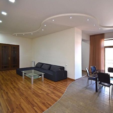 Tumanyan Street 3 Bedroom Deluxe Apartment With Large Balcony Tm662 Yerevan Luaran gambar