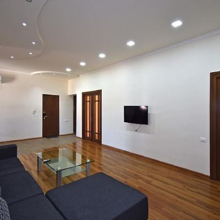 Tumanyan Street 3 Bedroom Deluxe Apartment With Large Balcony Tm662 Yerevan Luaran gambar