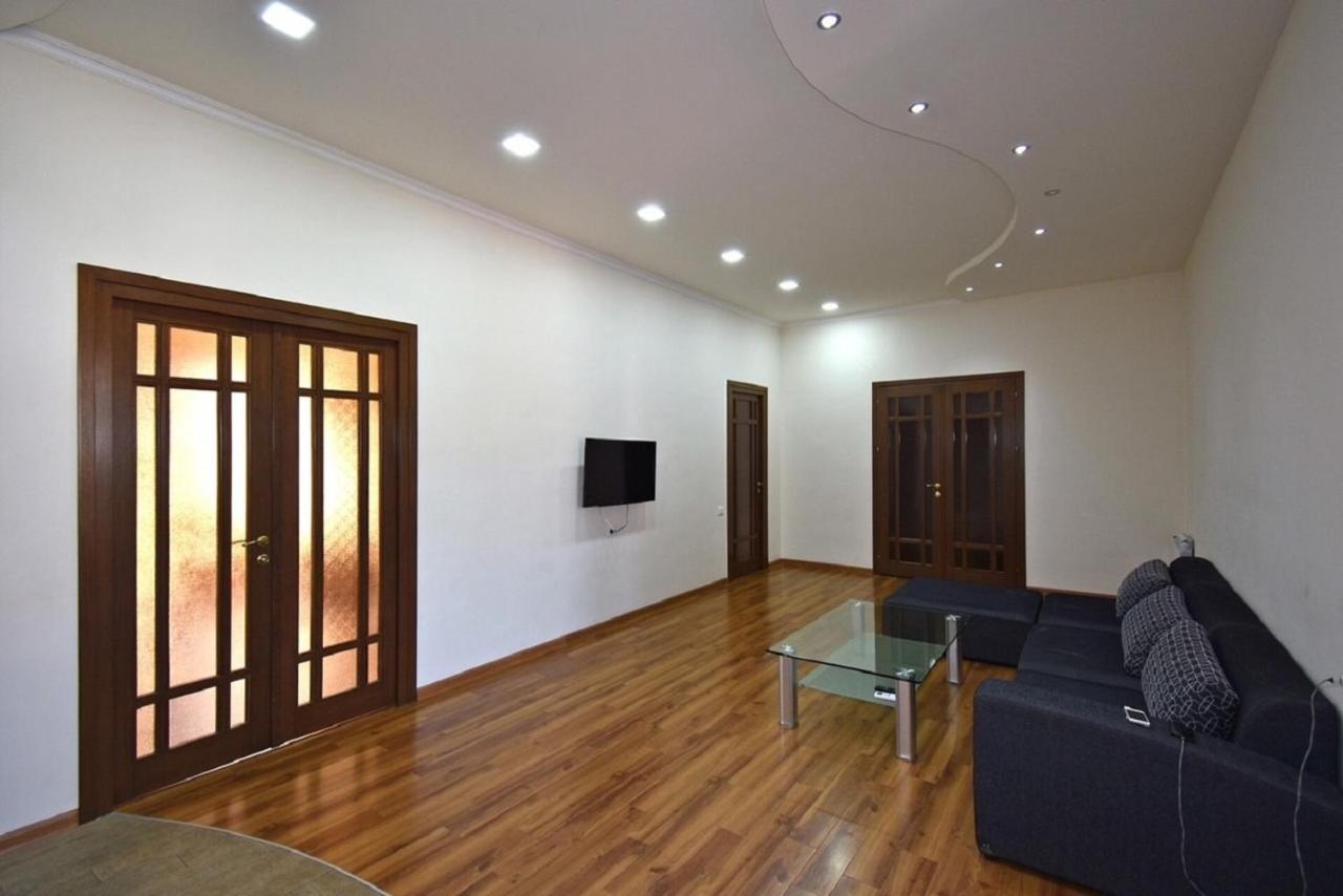 Tumanyan Street 3 Bedroom Deluxe Apartment With Large Balcony Tm662 Yerevan Luaran gambar