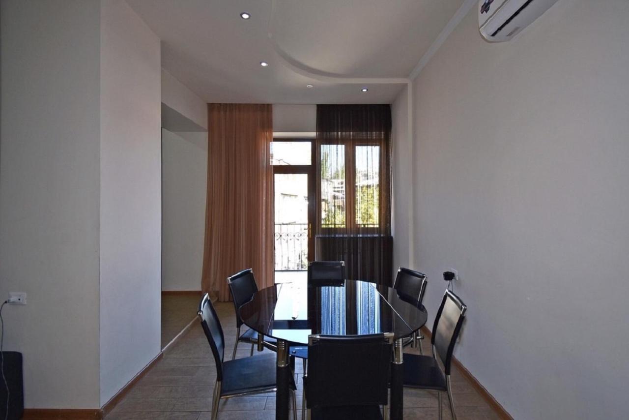 Tumanyan Street 3 Bedroom Deluxe Apartment With Large Balcony Tm662 Yerevan Luaran gambar