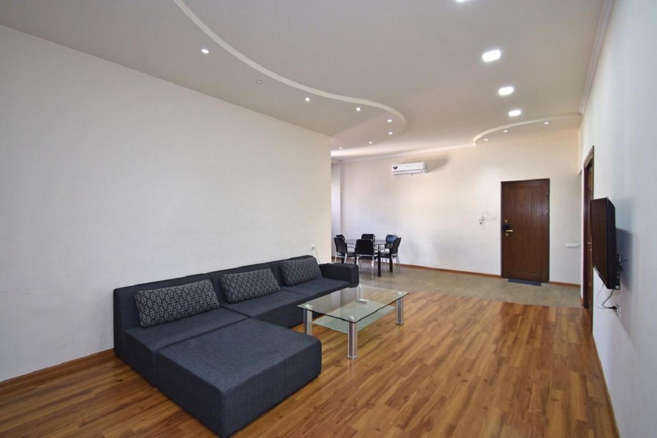 Tumanyan Street 3 Bedroom Deluxe Apartment With Large Balcony Tm662 Yerevan Luaran gambar