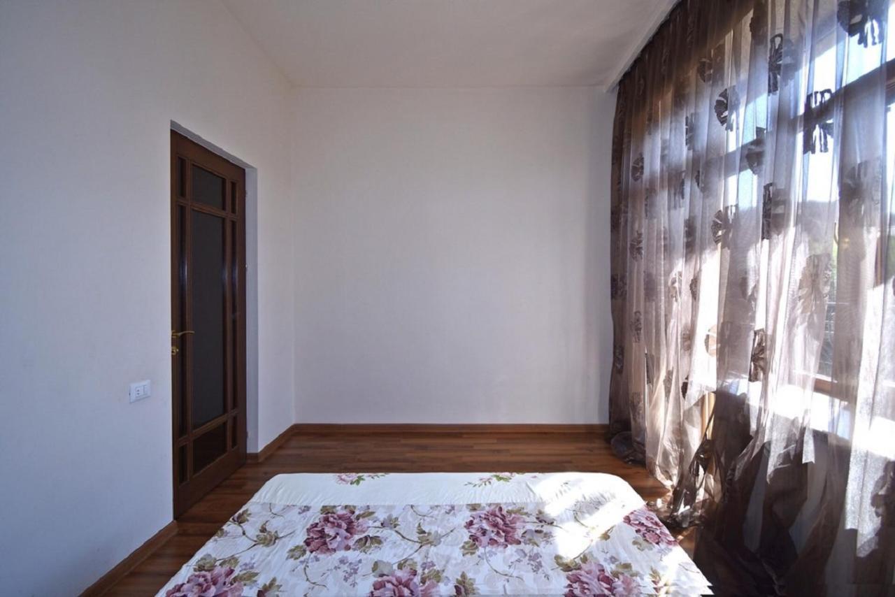 Tumanyan Street 3 Bedroom Deluxe Apartment With Large Balcony Tm662 Yerevan Luaran gambar