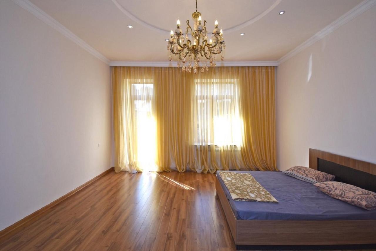 Tumanyan Street 3 Bedroom Deluxe Apartment With Large Balcony Tm662 Yerevan Luaran gambar