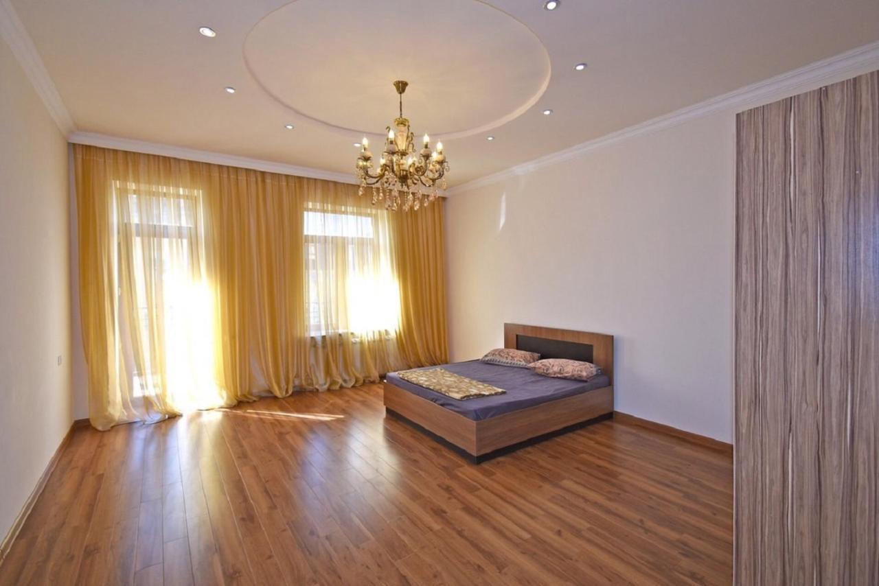 Tumanyan Street 3 Bedroom Deluxe Apartment With Large Balcony Tm662 Yerevan Luaran gambar