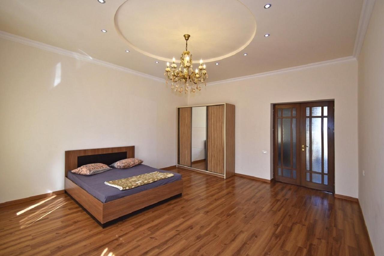 Tumanyan Street 3 Bedroom Deluxe Apartment With Large Balcony Tm662 Yerevan Luaran gambar