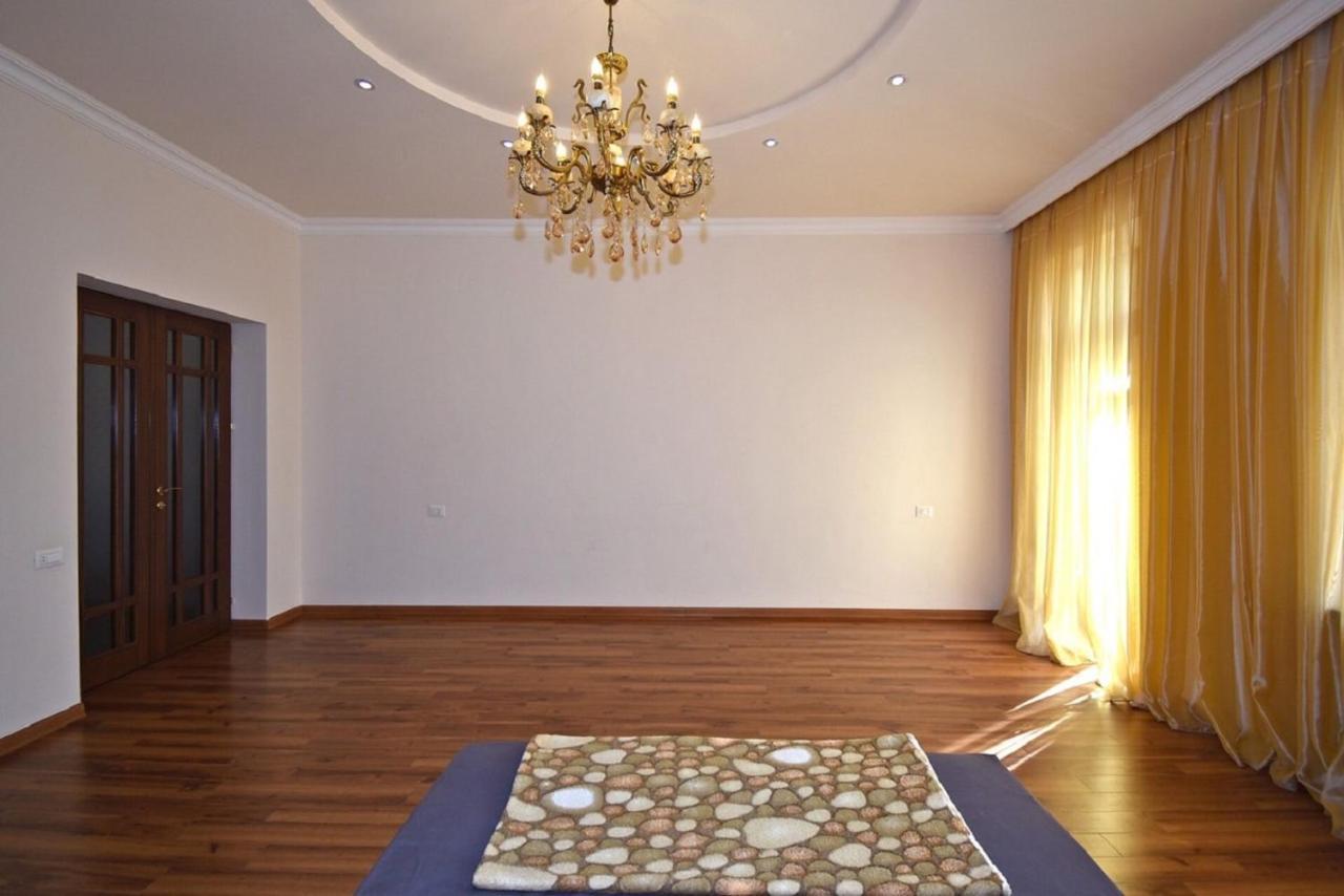 Tumanyan Street 3 Bedroom Deluxe Apartment With Large Balcony Tm662 Yerevan Luaran gambar